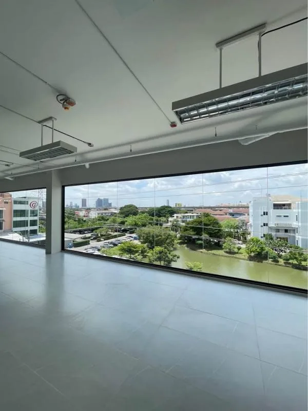 Office Building Phatthanakan 31/1 — photo 2