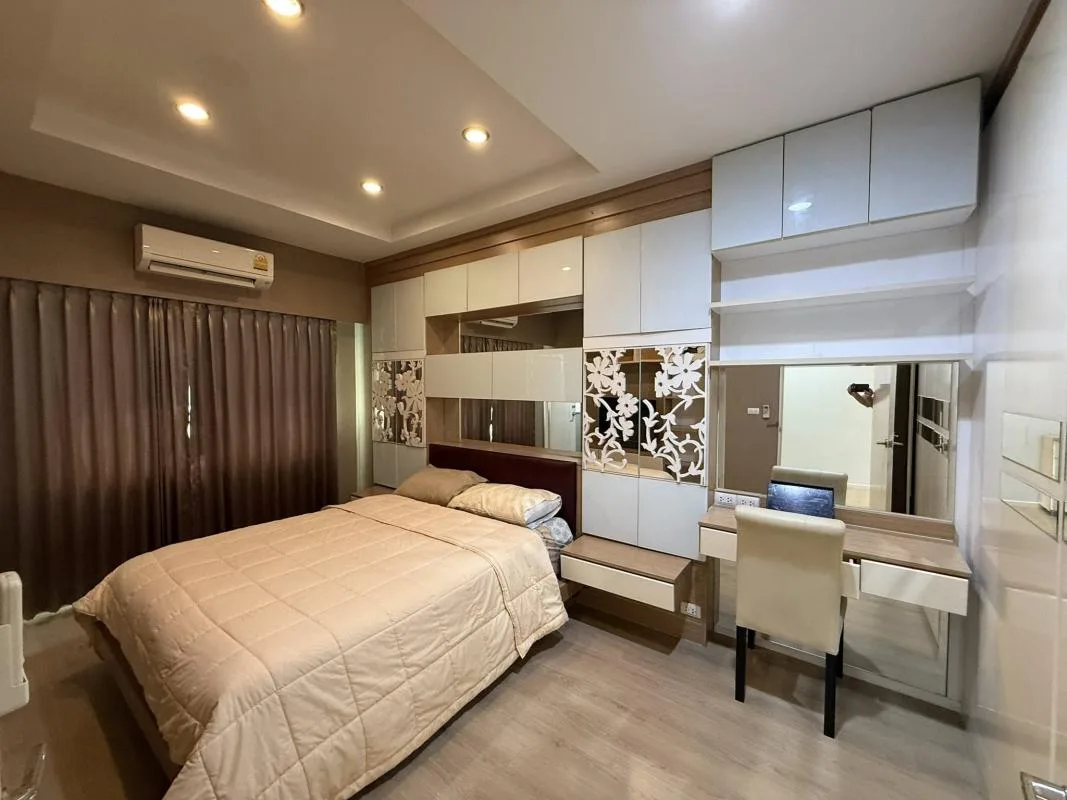 Baan Klang Muang Sukhumvit 77 — photo 12
