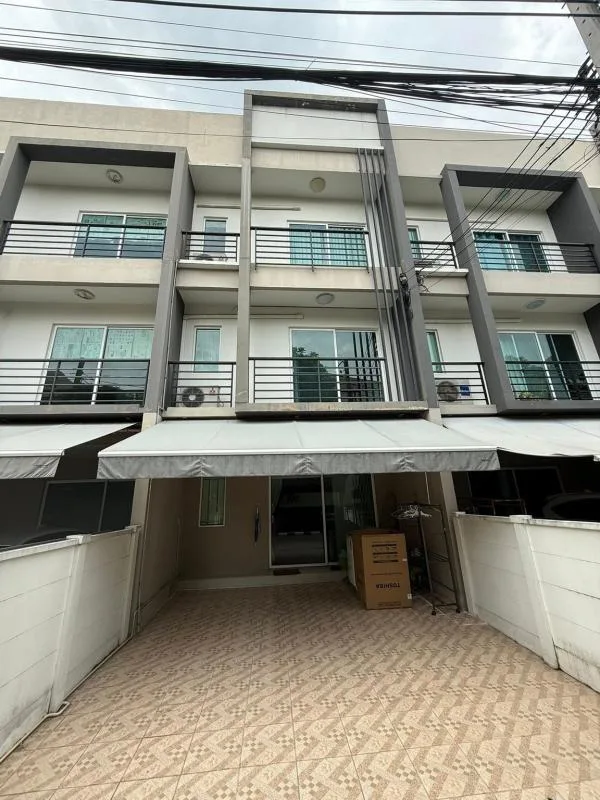 Baan Klang Muang Sukhumvit 77 — photo 17