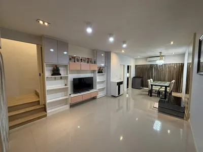 Baan Klang Muang Sukhumvit 77