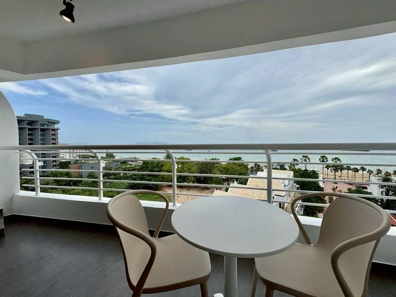 Metro Jomtien Condotel — photo 13