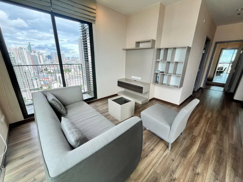 Teal Sathorn-taksin — photo 2