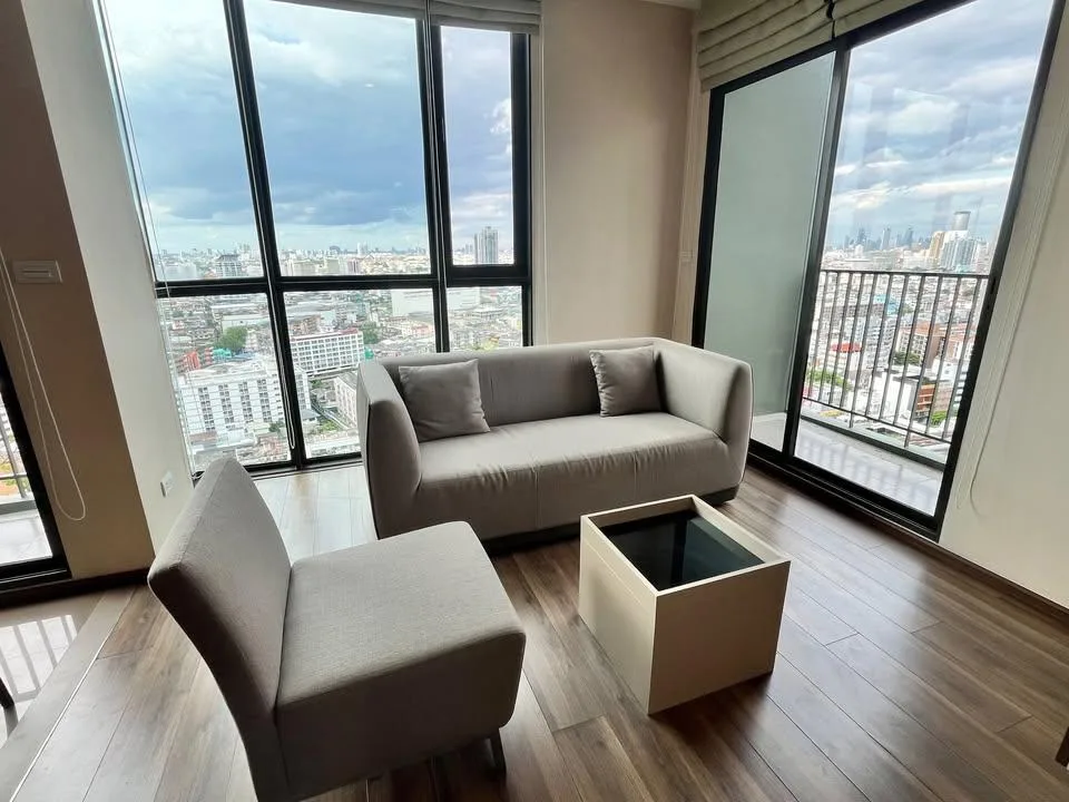 Teal Sathorn-taksin — photo 3