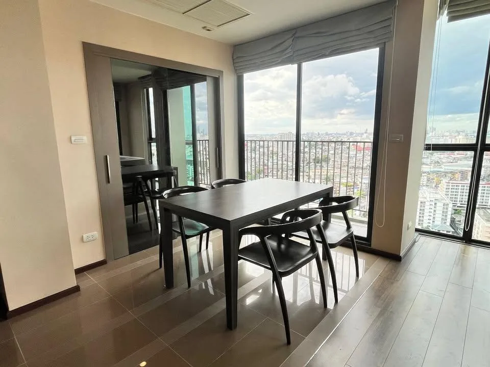 Teal Sathorn-taksin — photo 4