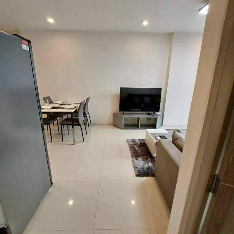 Trapezo Sukhumvit 16 — photo 3