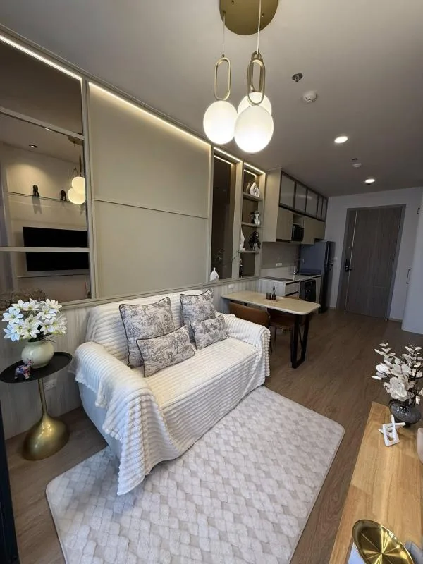 The Issara Sathorn — photo 1