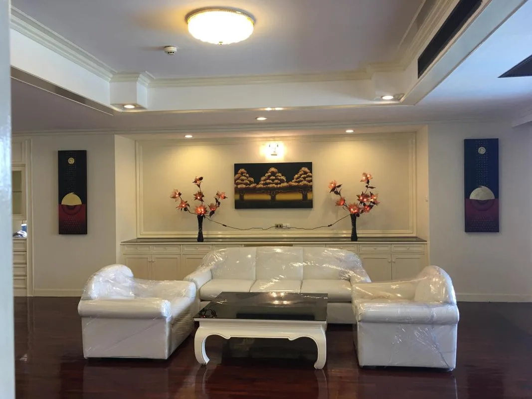 Oriental Towers — photo 1