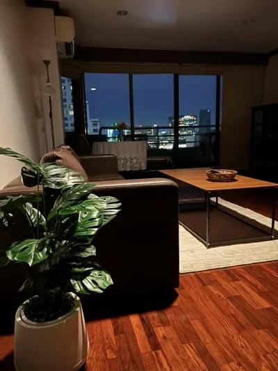 Lake Avenue 16