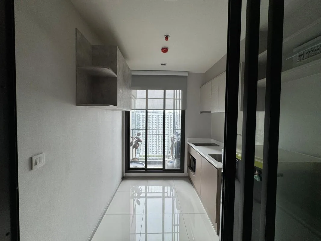 Life Sathorn Sierra — photo 3