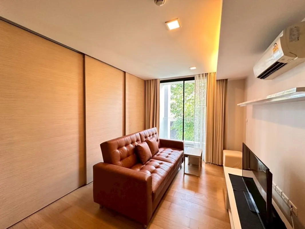 LIV@49 — photo 2
