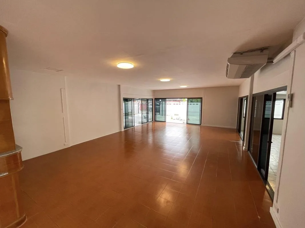 Single House Townhome In Soi Vibhavadi Rangsit 16 /20 — photo 2