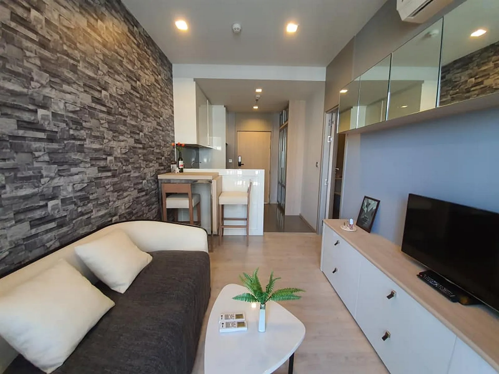 M Thonglor 10 — photo 2