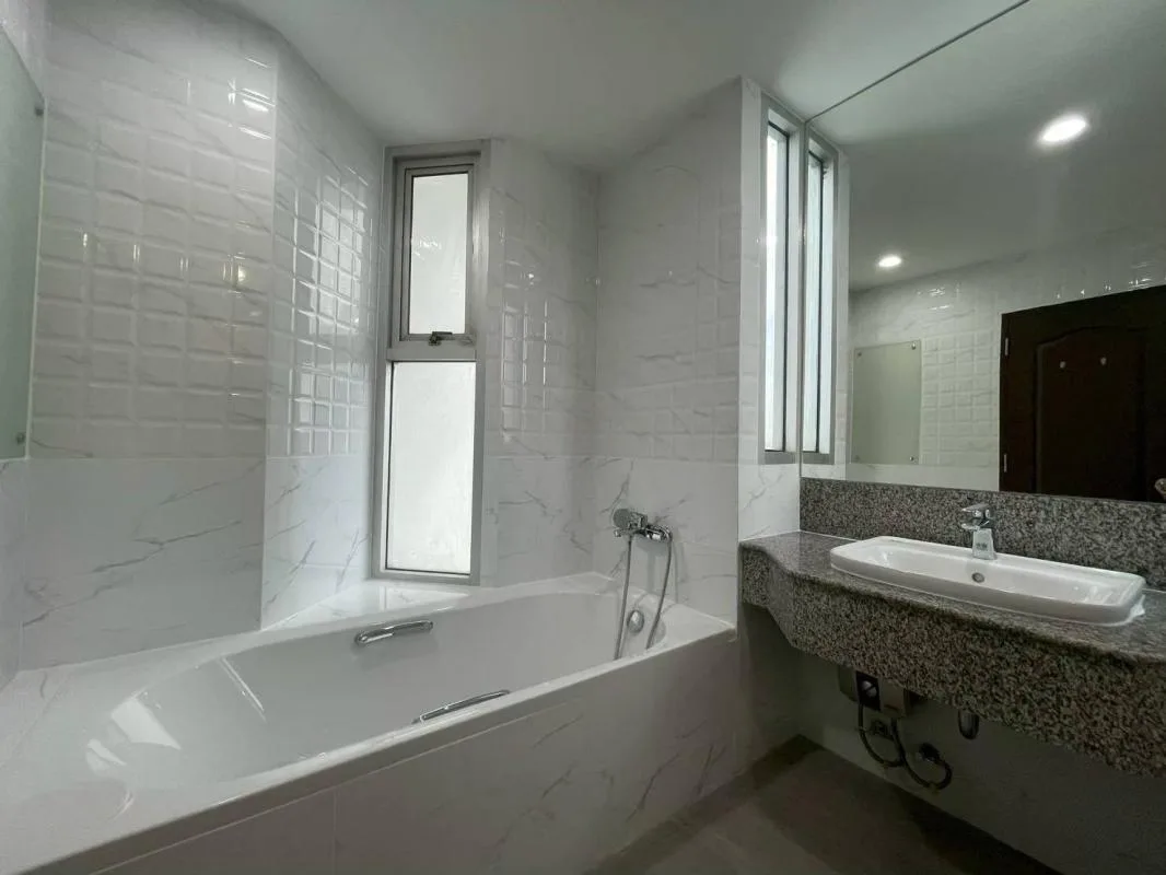 Sathorn House — photo 9