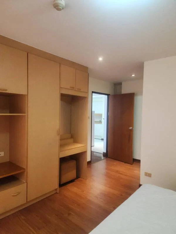 Navin Court — photo 5