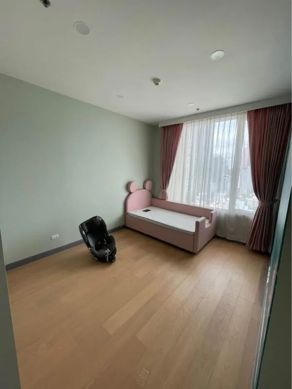 The Empire Place — photo 12