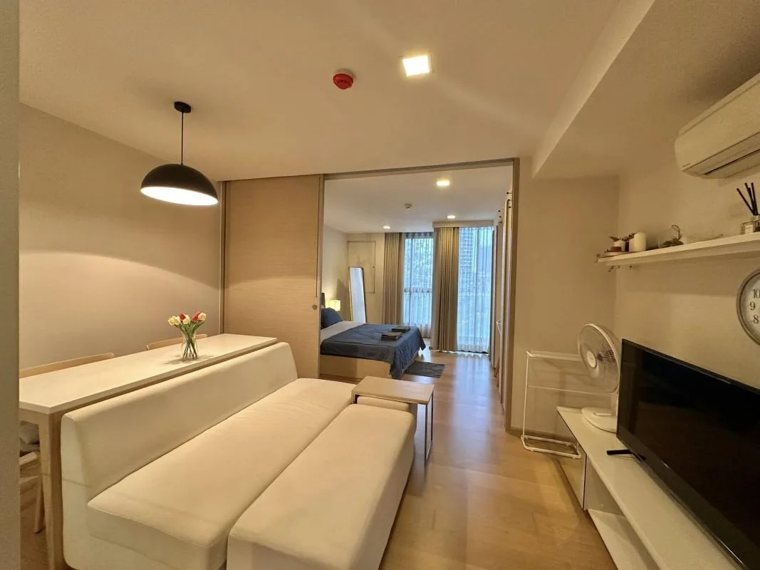 LIV@49 — photo 2