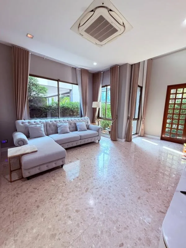 Grand Bangkok Boulevard Srinakarin — photo 1
