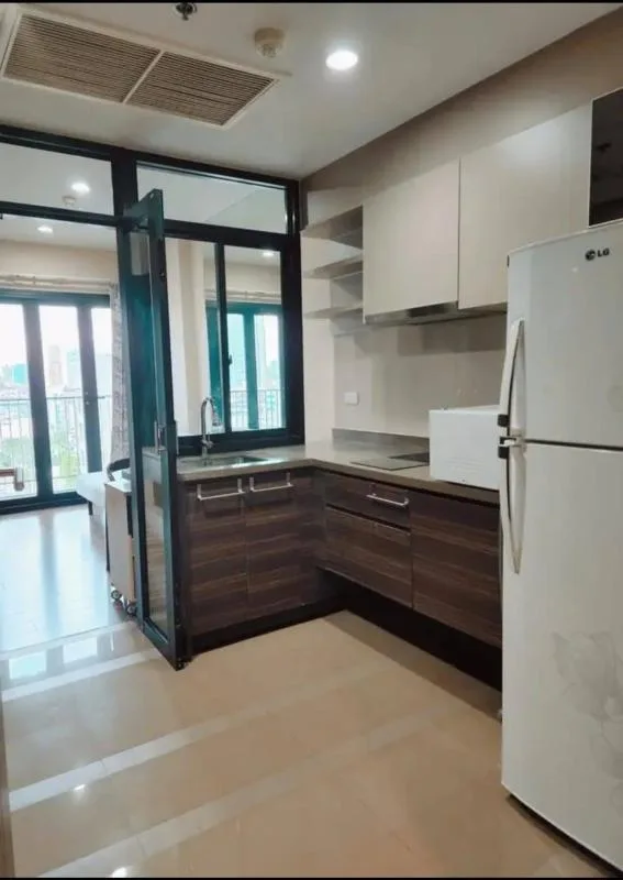 Teal Sathorn-taksin — photo 2