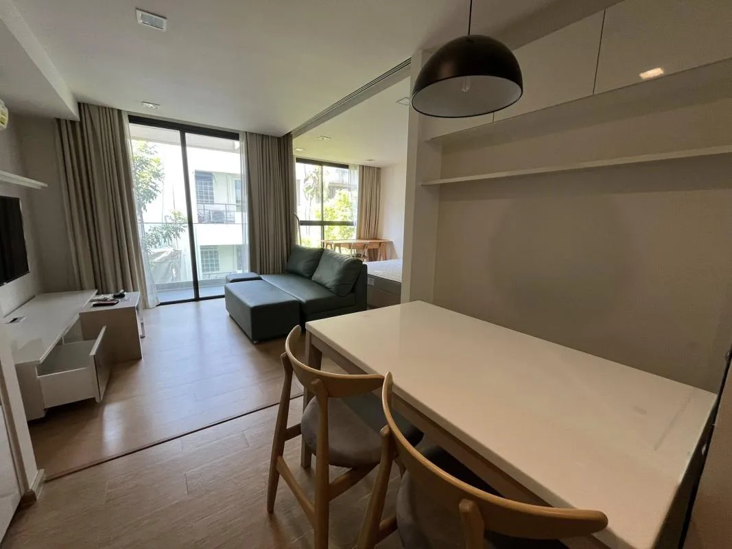 LIV@49 — photo 3