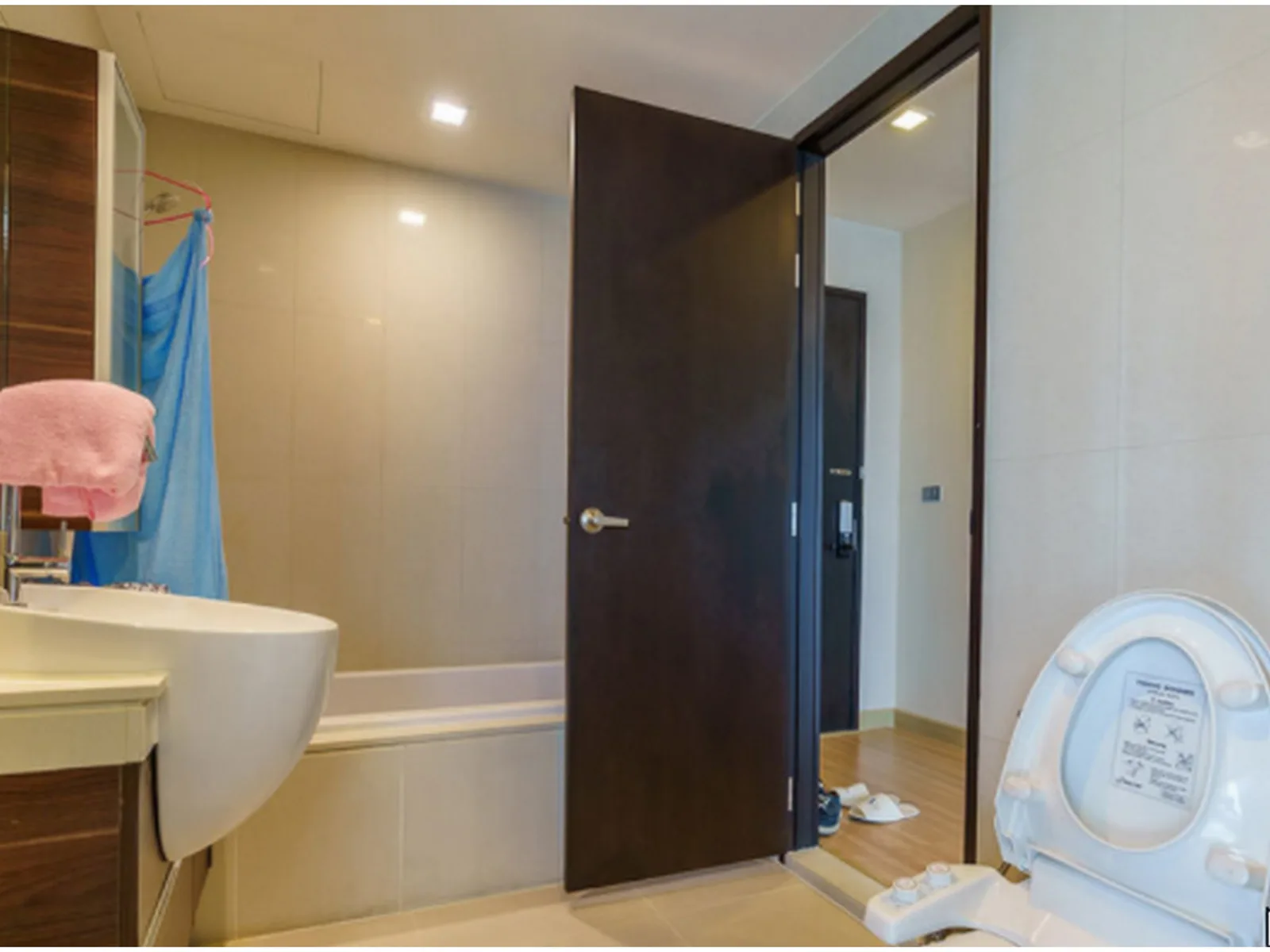 Sky Walk Condominium — photo 3