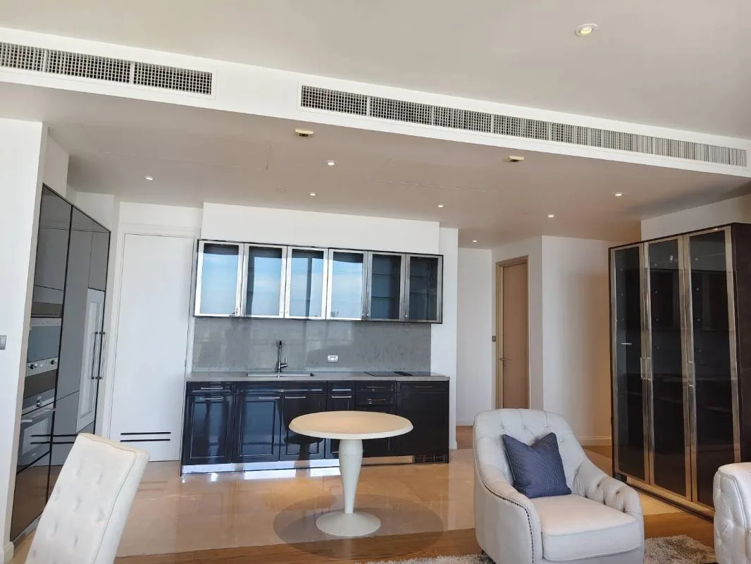 Magnolias Waterfront Residences — photo 3