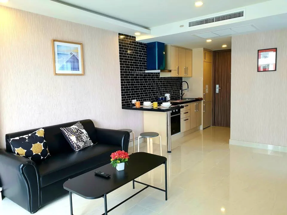 Grand Avenue Residence — photo 2