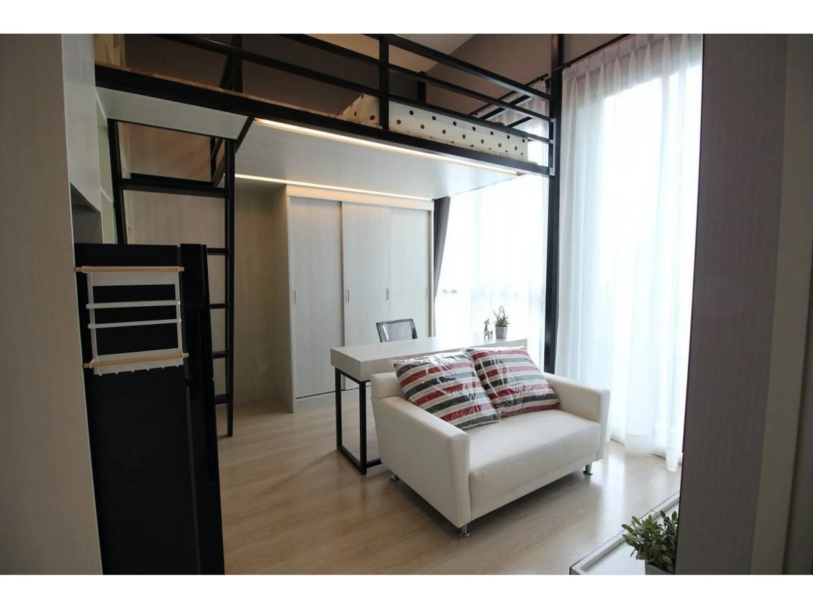 Noble Revolve Ratchada 2 — photo 1