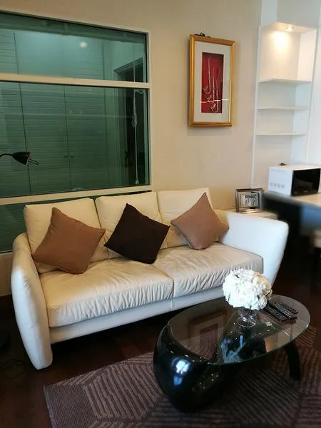 Ivy Thonglor — photo 2