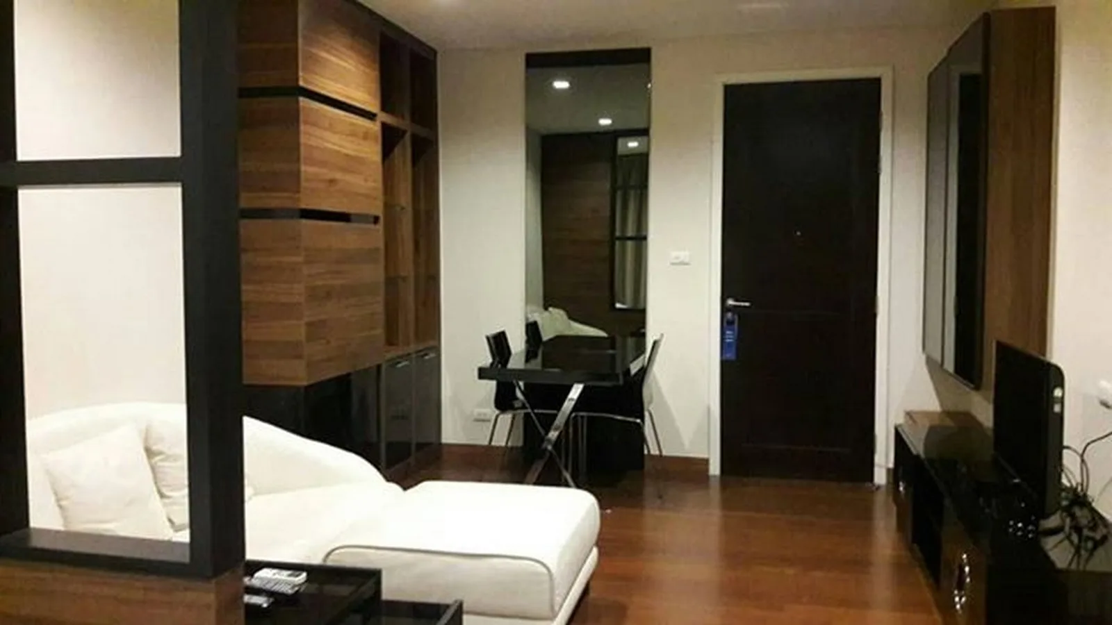 Ivy Thonglor — photo 2