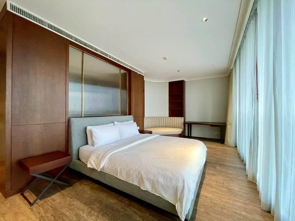 Noble Ploenchit — photo 13