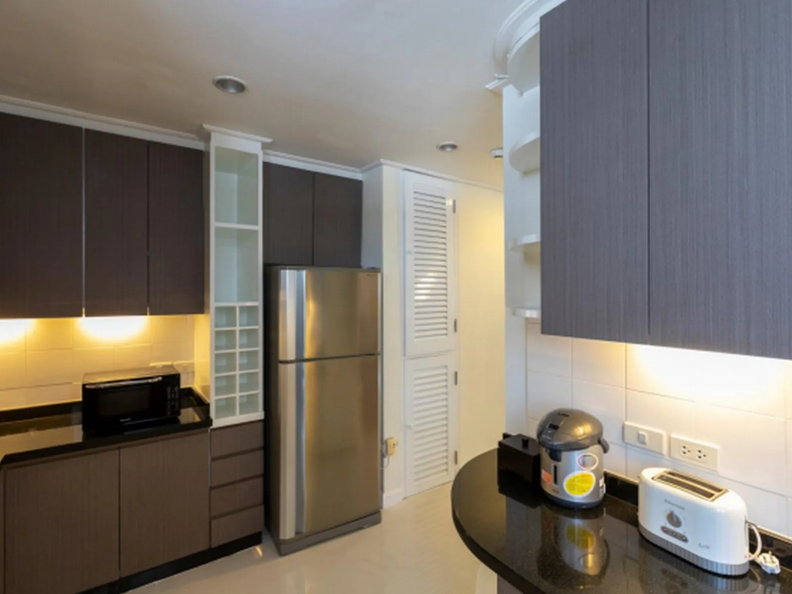 Krystal Court — photo 3