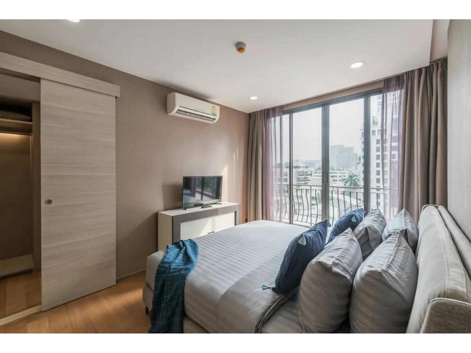 Klass Condo Langsuan — photo 1