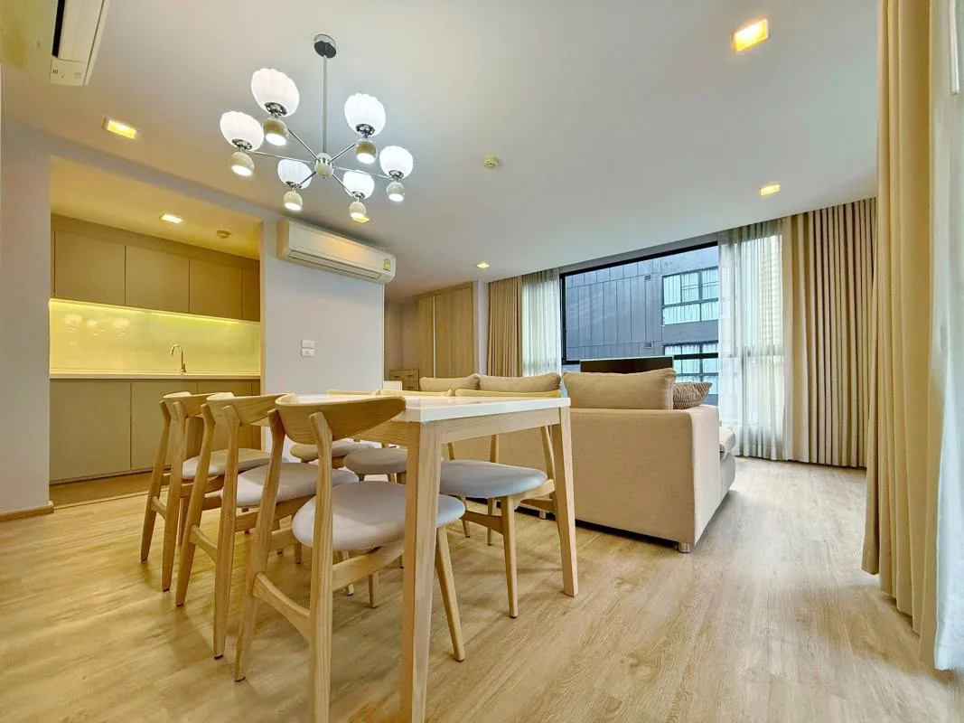 LIV@49 — photo 3