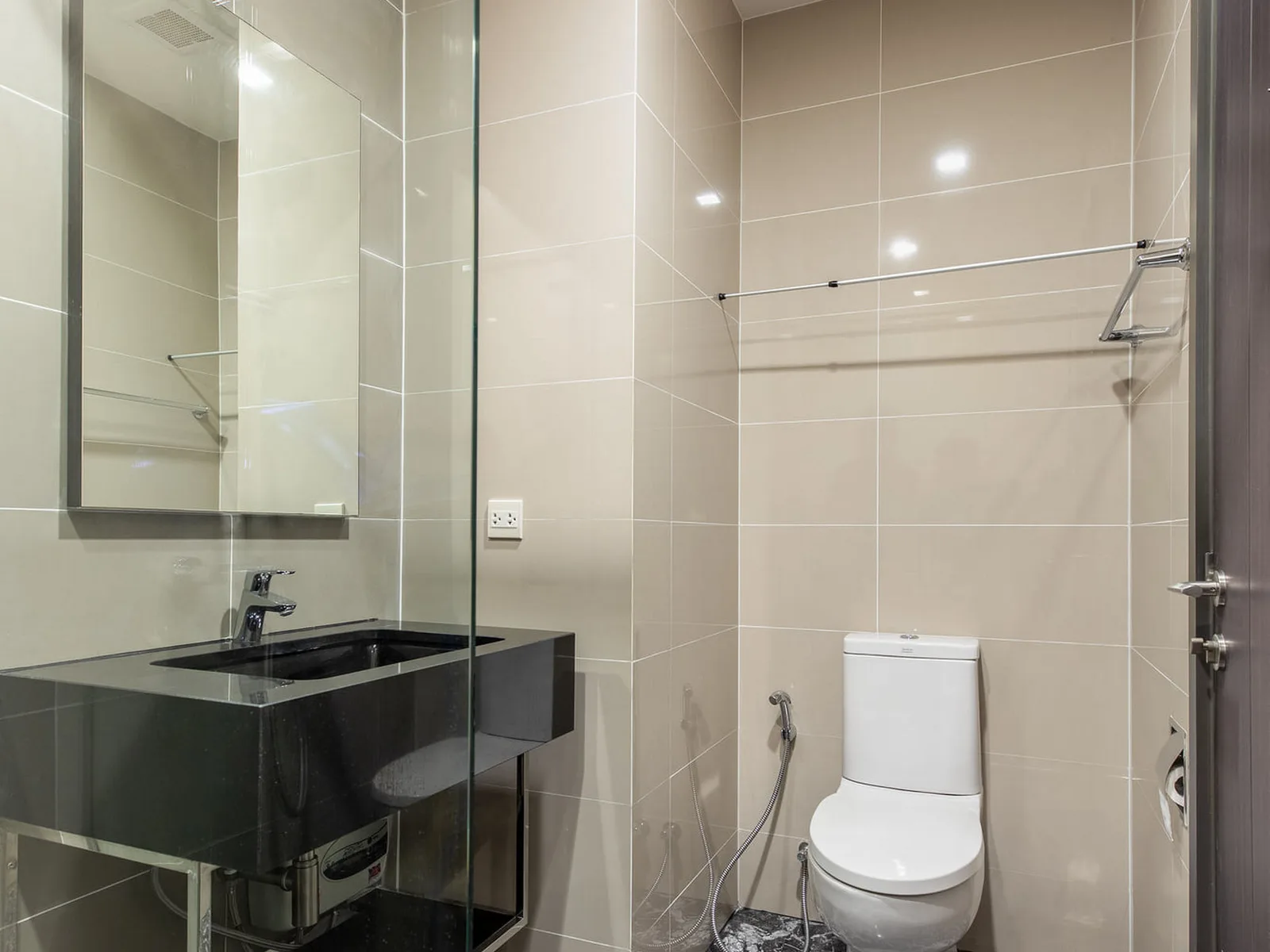 Edge Sukhumvit 23 — photo 8