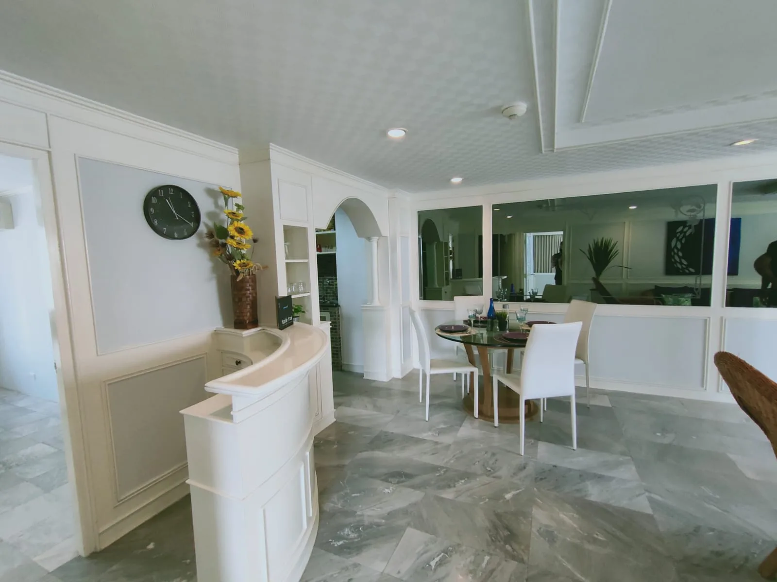 Beverly Tower Condo — photo 2