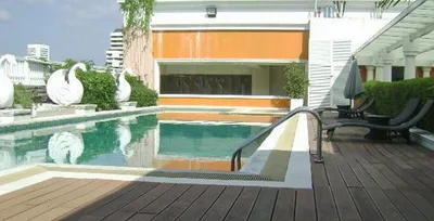 Le Nice Ekamai