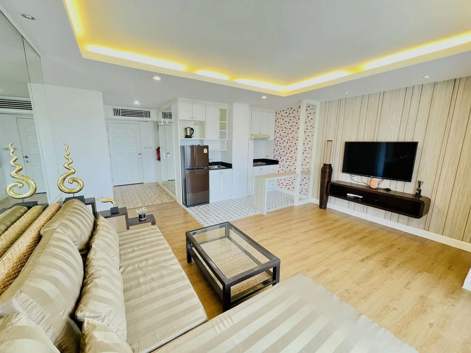 Phasuk Place — photo 4