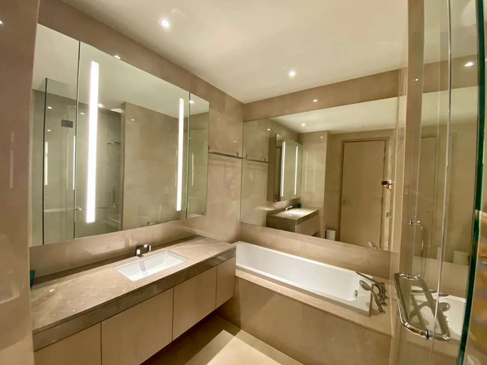Magnolias Waterfront Residences — photo 9