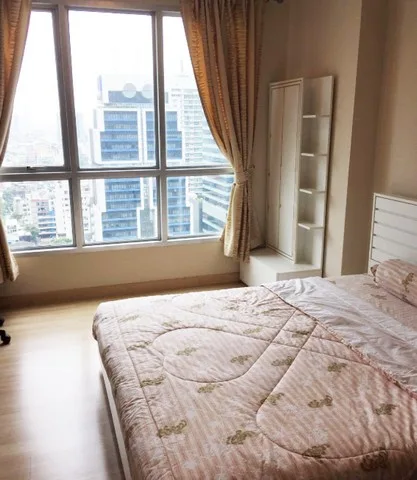 Life @ Sathorn 10 — photo 2