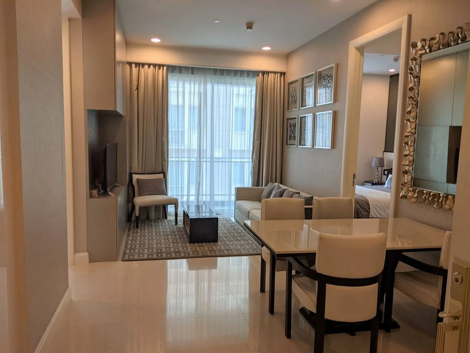 Q Langsuan — photo 1