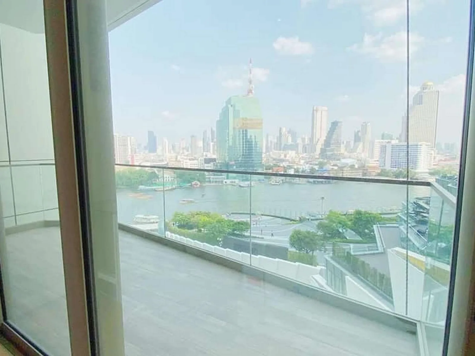 Magnolias Waterfront Residences — photo 10