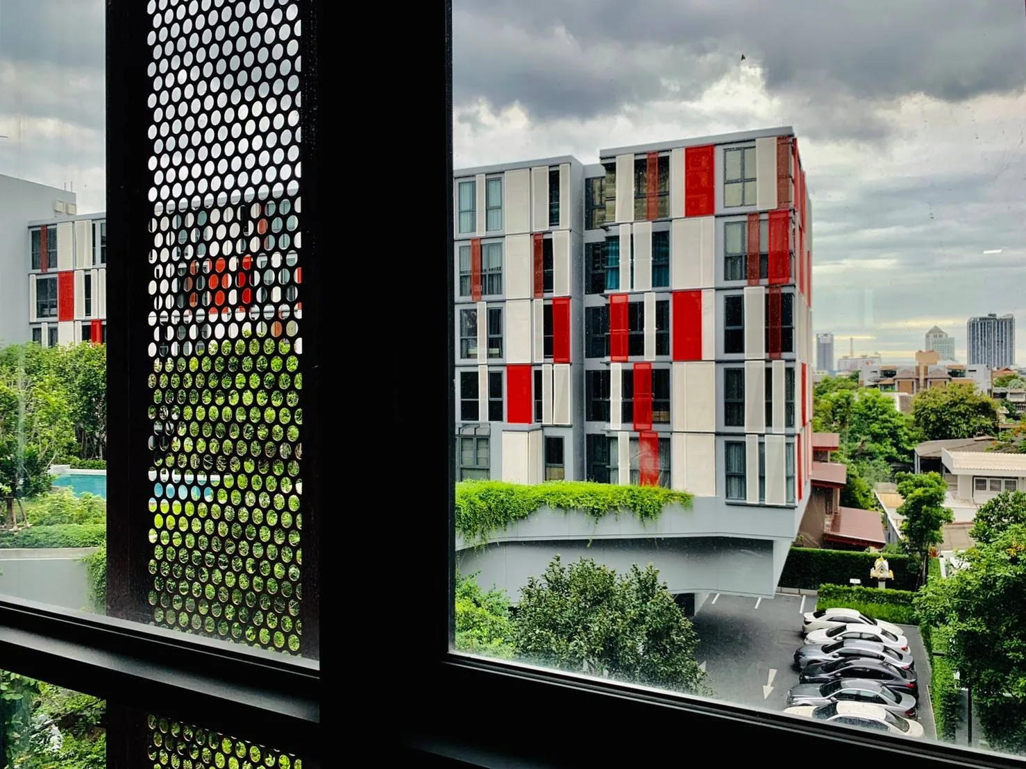 Taka Haus Ekamai 12 — photo 9