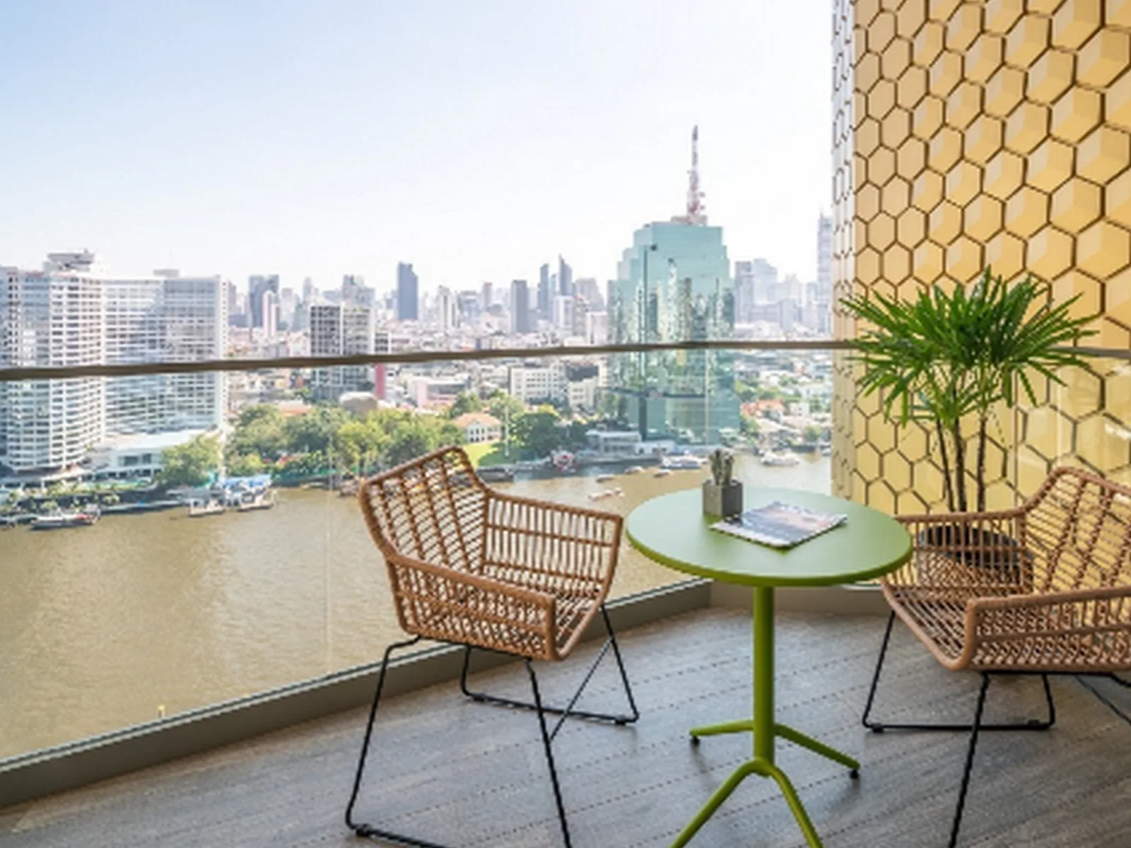 Magnolias Waterfront Residences — photo 9