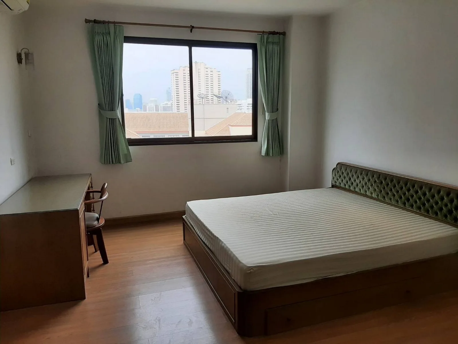 Supalai Oriental Place Sathorn - Suanplu — photo 1