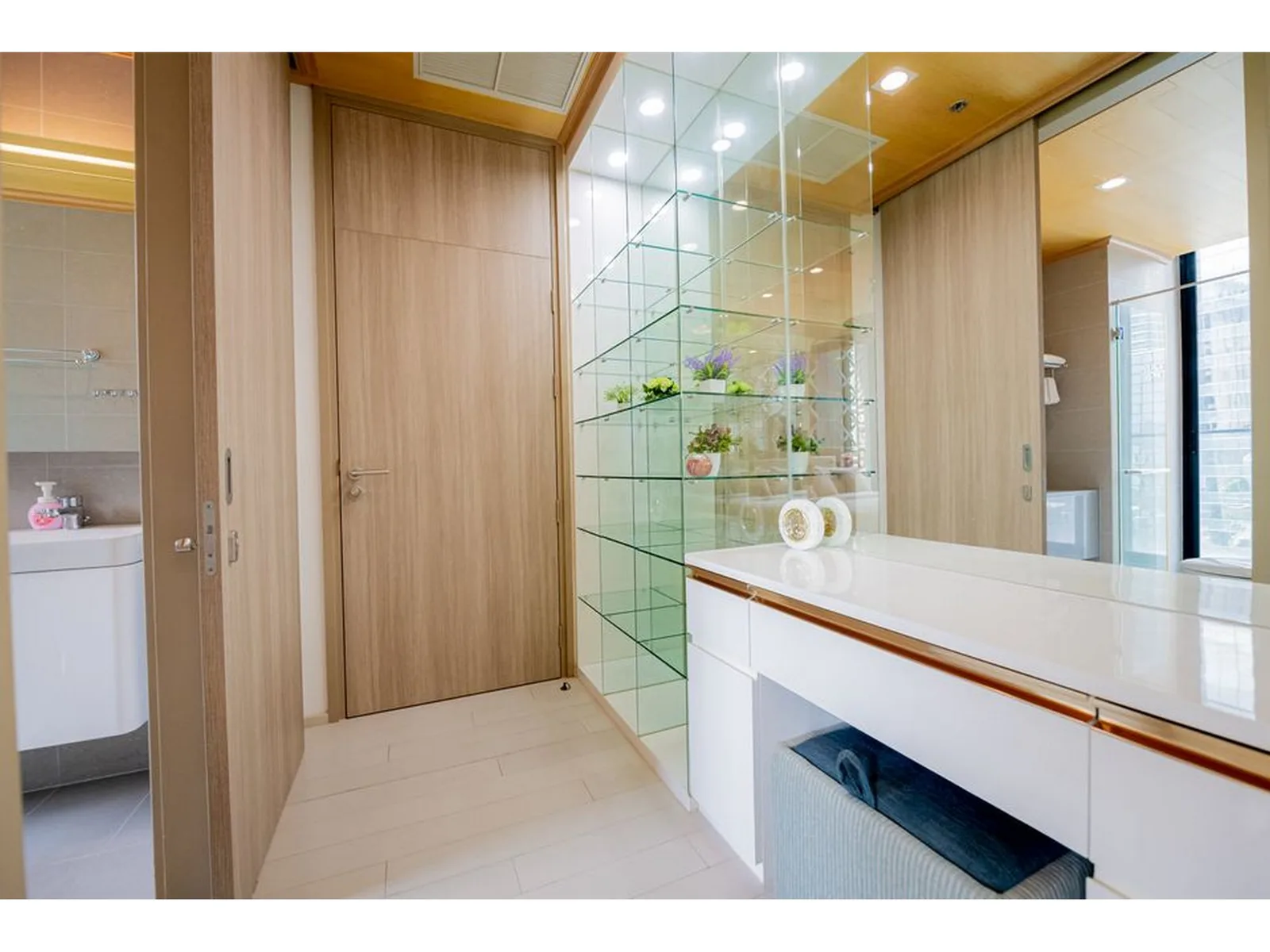Noble Ploenchit — photo 14