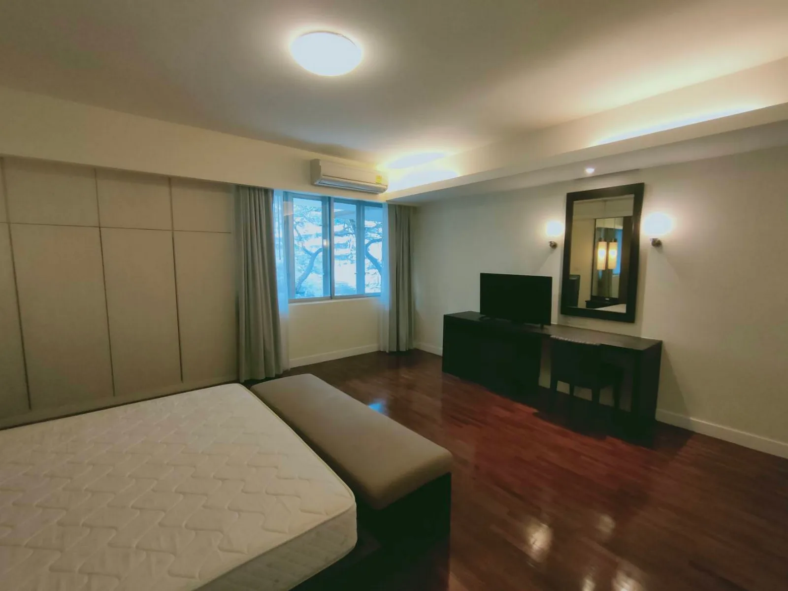 Krystal Court — photo 4