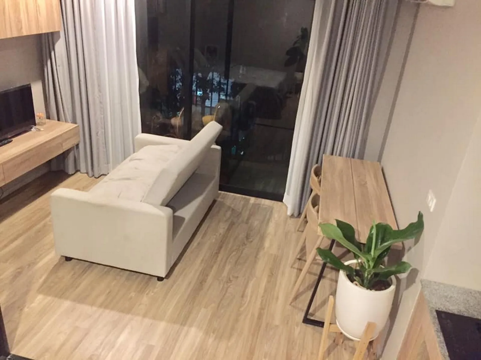 Blossom Condo @ Sathorn - Charoenrat — photo 1