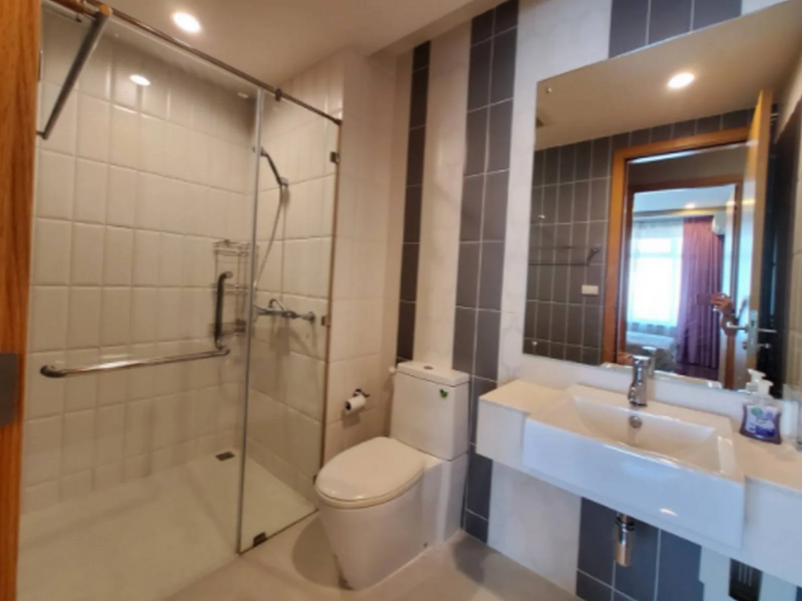 Circle Condominium — photo 8