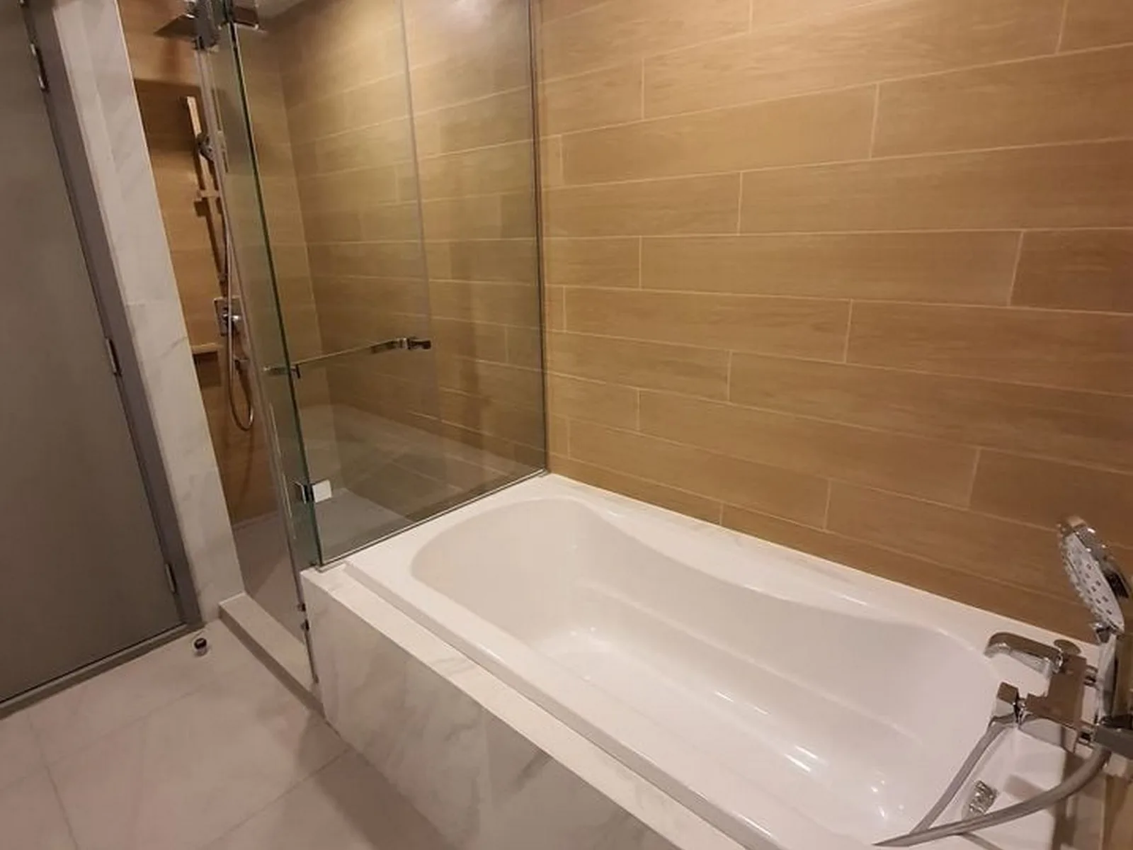 Taka Haus Ekamai 12 — photo 9