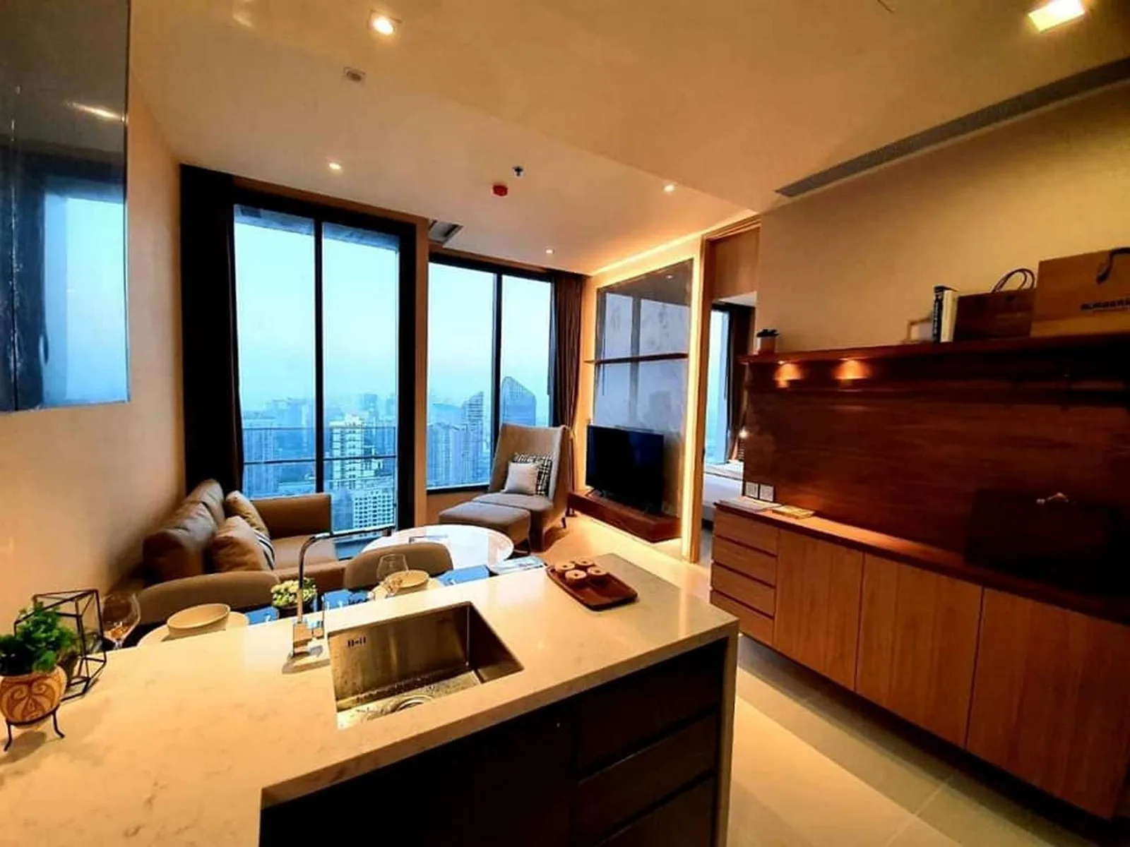 The Esse Asoke — photo 4
